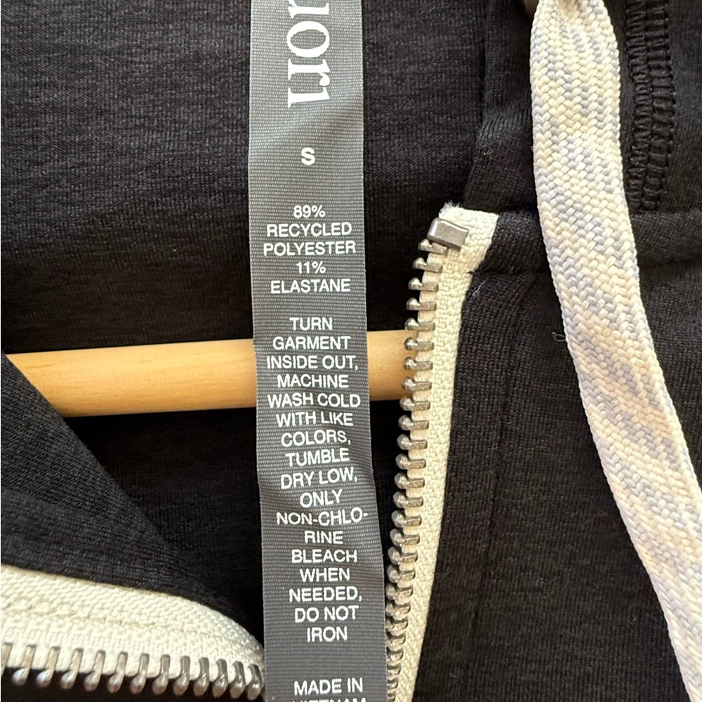 Vuori Performance Zip Up Black Hoodie - Picture 8 of 8